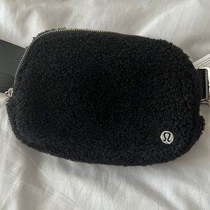 Lululemon black fleece everywhere belt bag